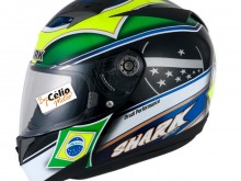 Caracter�sticas:
- Casco feito de resina termopl�stica injetada;
- Absor��o interna de choques multi-elementos com densidades variadas;
- Entradas de ar com controle de abertura;
- Acabamento externo em verniz anti-UV;
- Viseira 2.2mm antirrisco;
- Viseira com sistema Slide Lock de abertura r�pida;
- Entrada de ar no queixo;
- Extratores de ar: efeito Venturi;
- Forro morfom�trico otimizado remov�vel e lav�vel;
- Interior com tratamento hidrost�tico e bactericida;
- Jugular com trava engate r�pido microlock;
- �tima qualidade no acabamento.